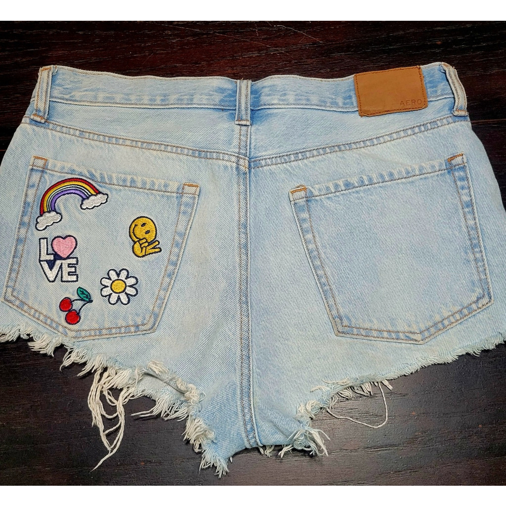 Aeropostale Boyfriend Denim Cutoff Short Shorts. Patches Size 4 Inseam 2"
